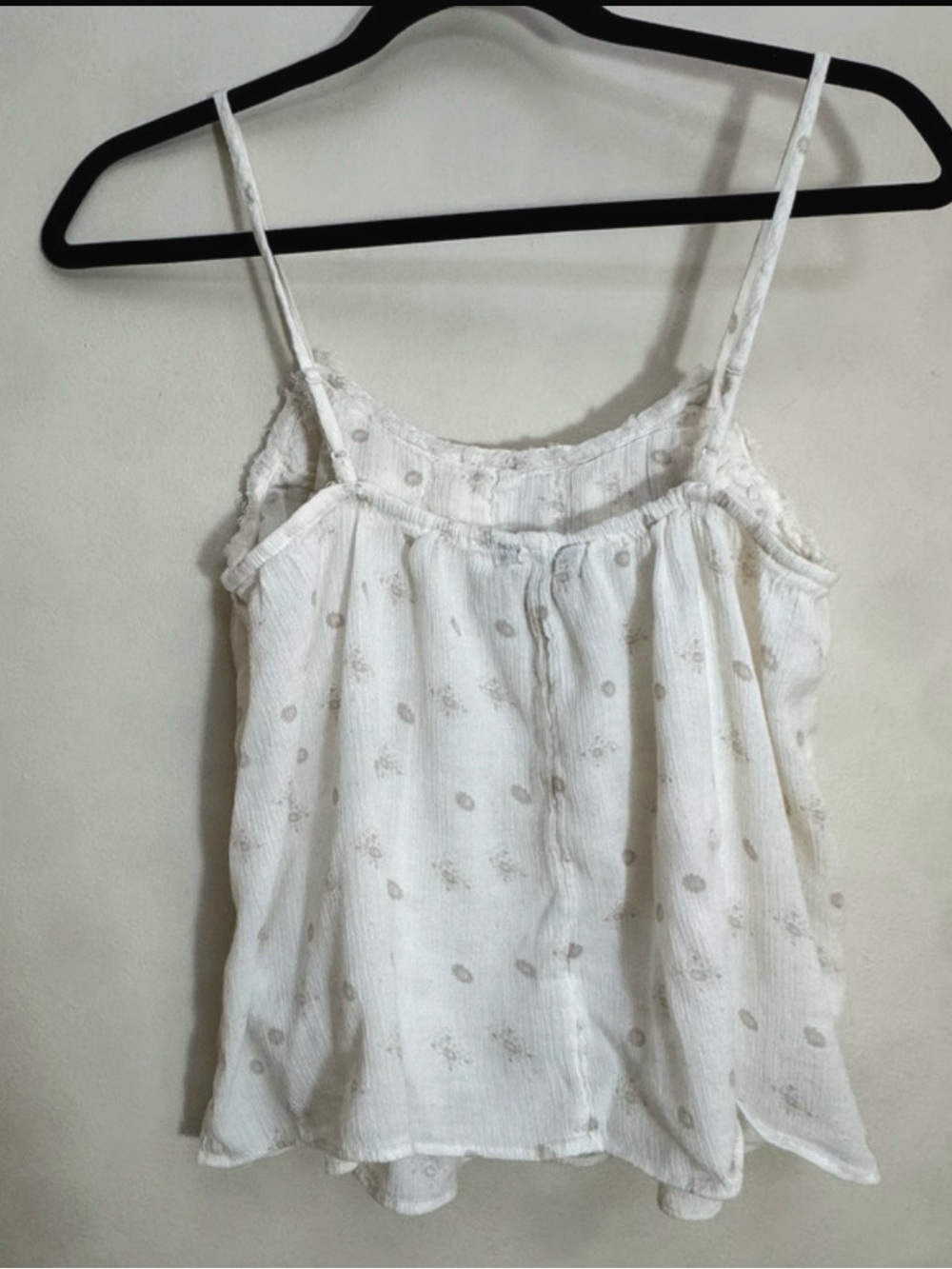 American‎ Eagle Outfitters White TOP with Beige Floral Embroidery - Picture 4 of 5